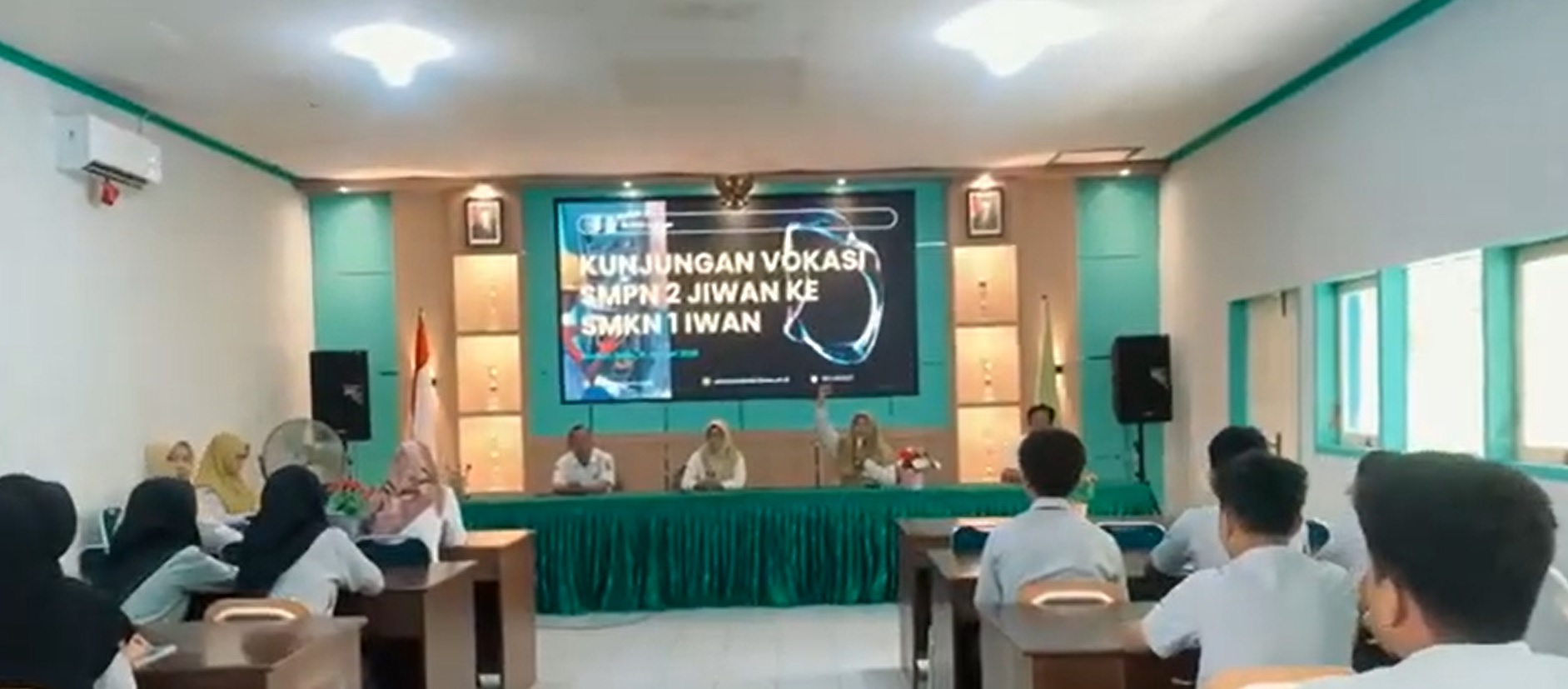 SMPN 2 Jiwan mengadakan kunjungan vokasi ke SMKN 1 Jiwan
