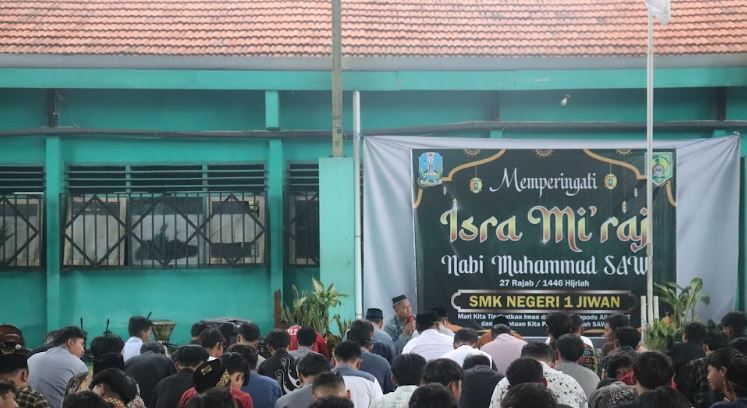 Peringatan Isro Miraj di SMKN 1 Jiwan