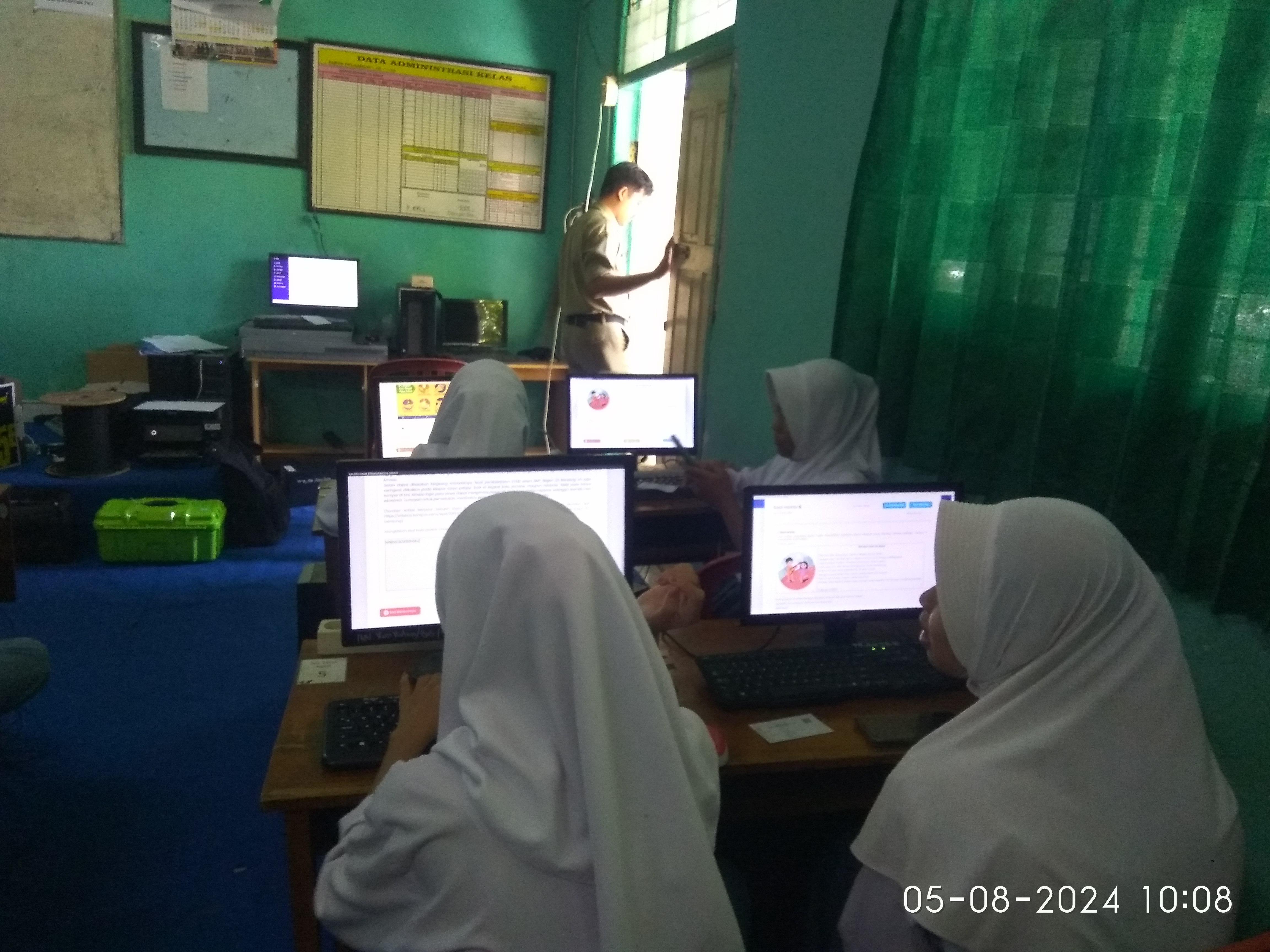 Simulasi ANBK Kelas XI TKJ 2 SMKN 1 Jiwan Berjalan Lancar